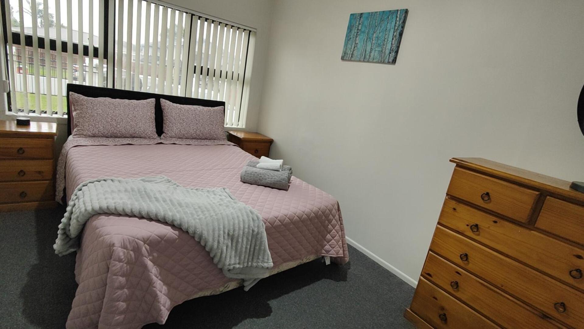 Close To Amenities And Airport. Holiday home Auckland