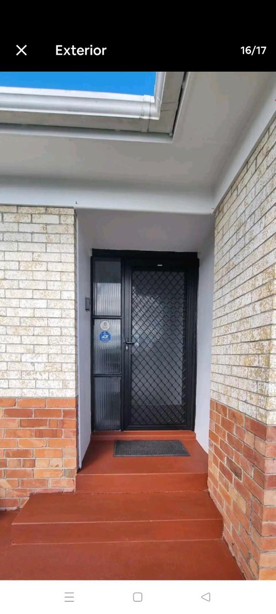Close To Amenities And Airport. * Auckland