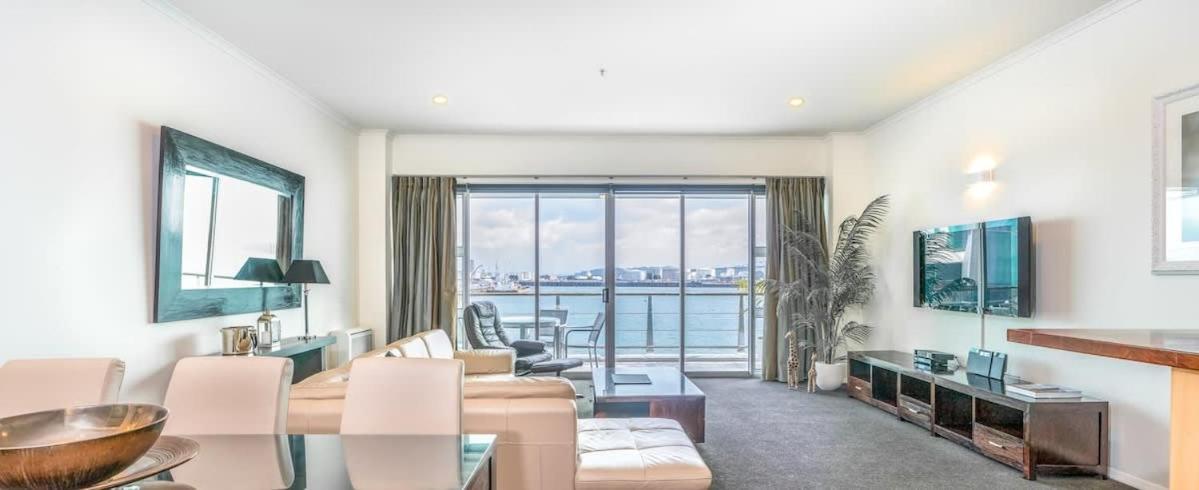 Spacious Executive Apartmt,great Views! Location *