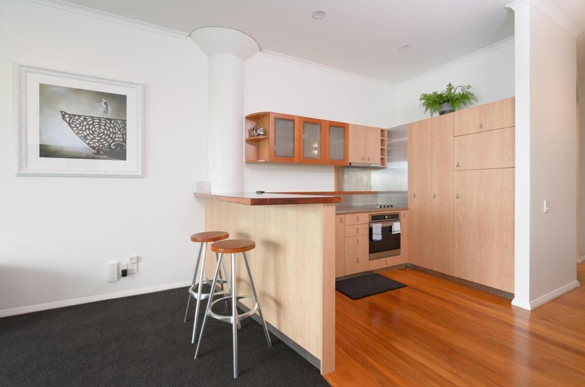 Spacious Executive Apartmt,great Views! Location *
