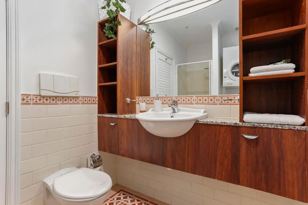 Spacious Water-front -princes Wharf 2219 Apartment *