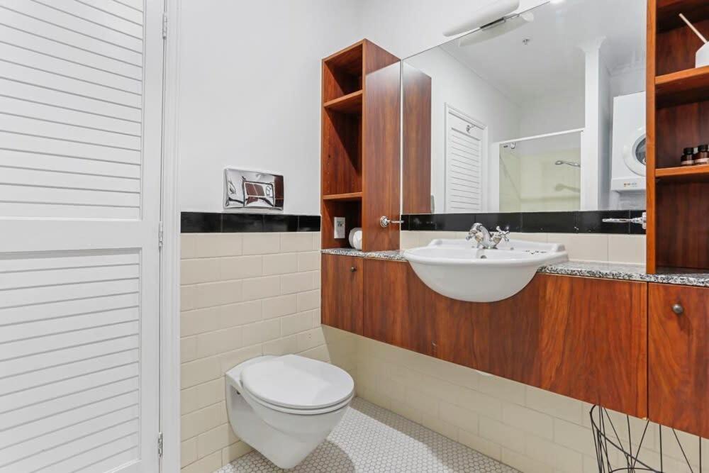 Funky One Bedroom On Princes Wharf *