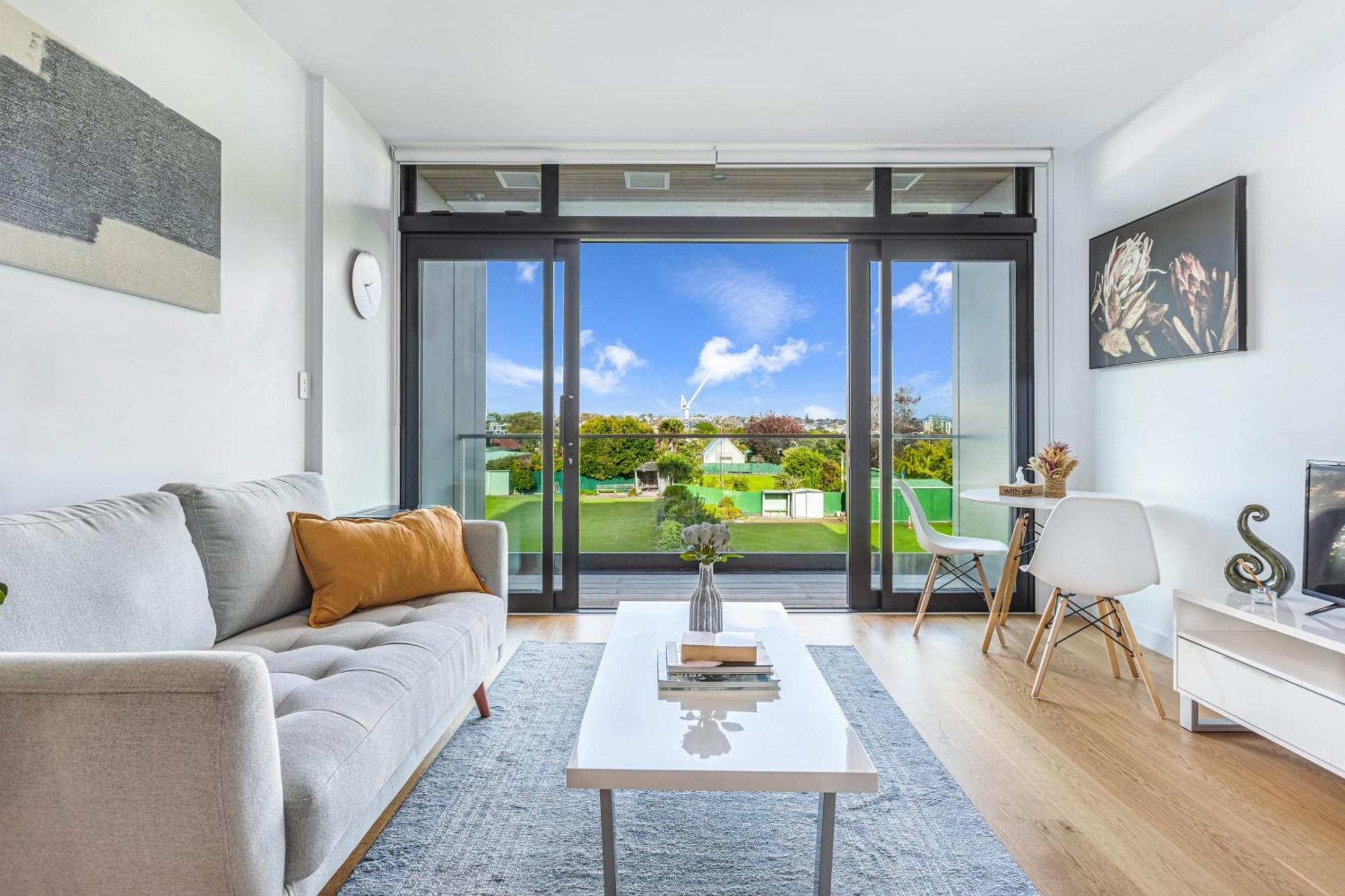 Lovely Bright - Takapuna! * Auckland