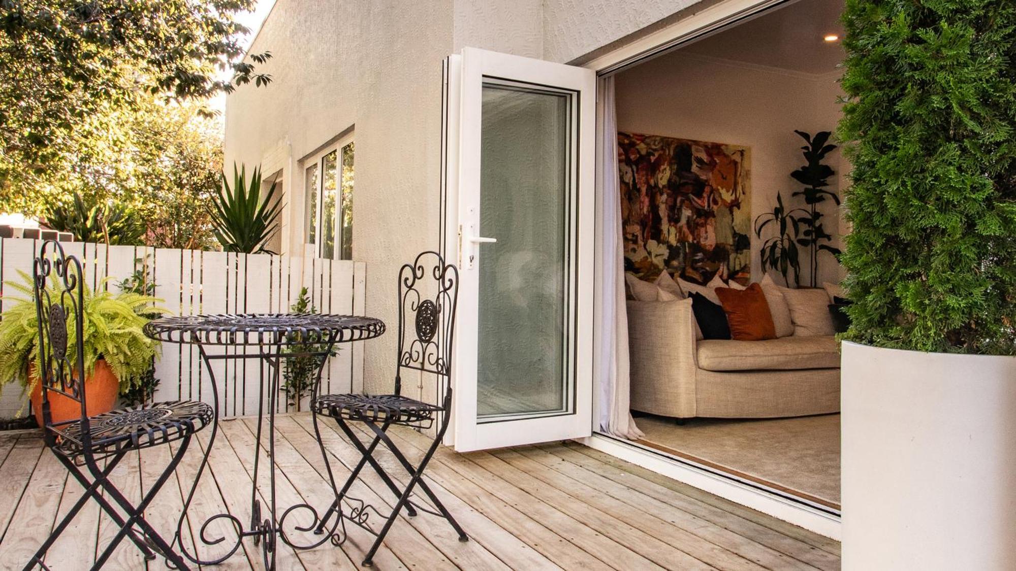 Stylish Central 2bedroom With Parking & Garden *