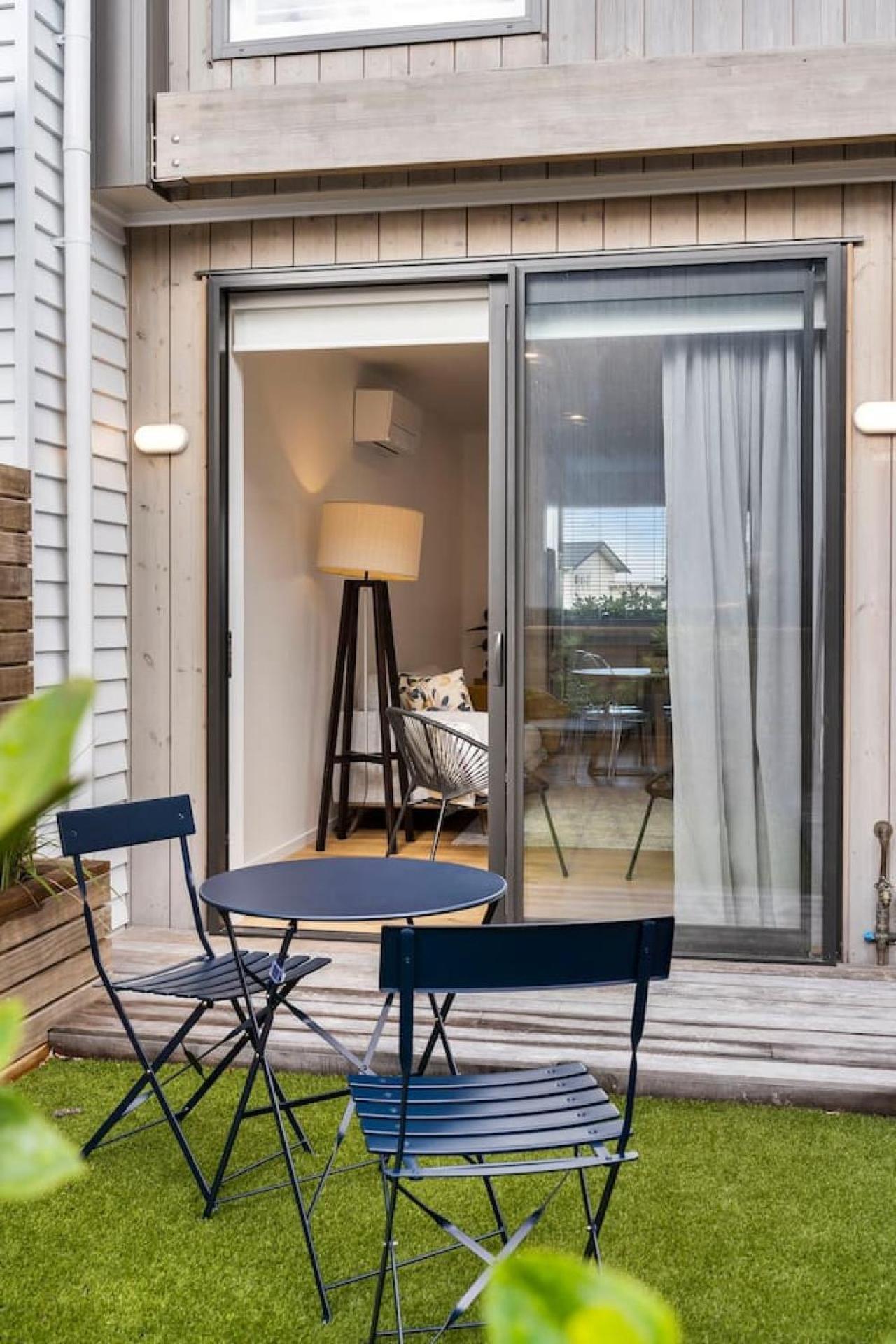 St Vincent Charmer - Stylish Townhouse W Carpark *