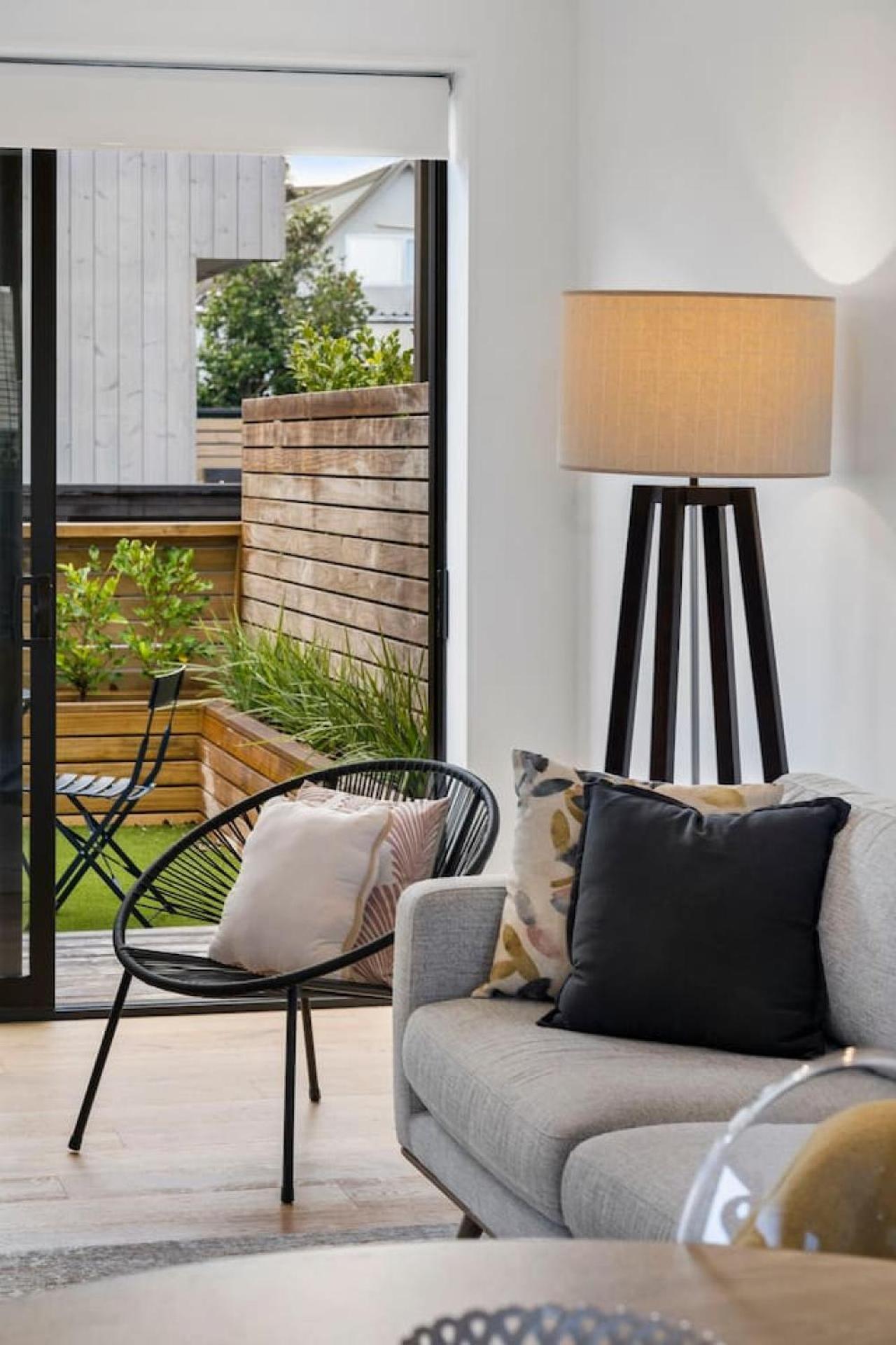 St Vincent Charmer - Stylish Townhouse W Carpark Auckland