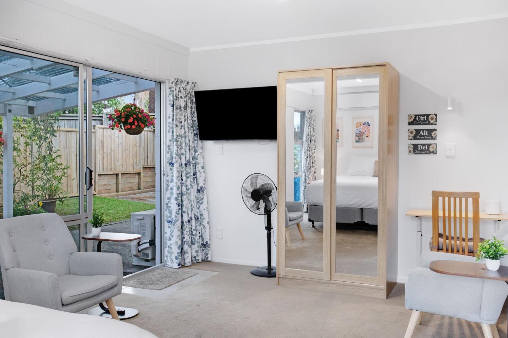 Seaside Escape Is Close To The Auckland
