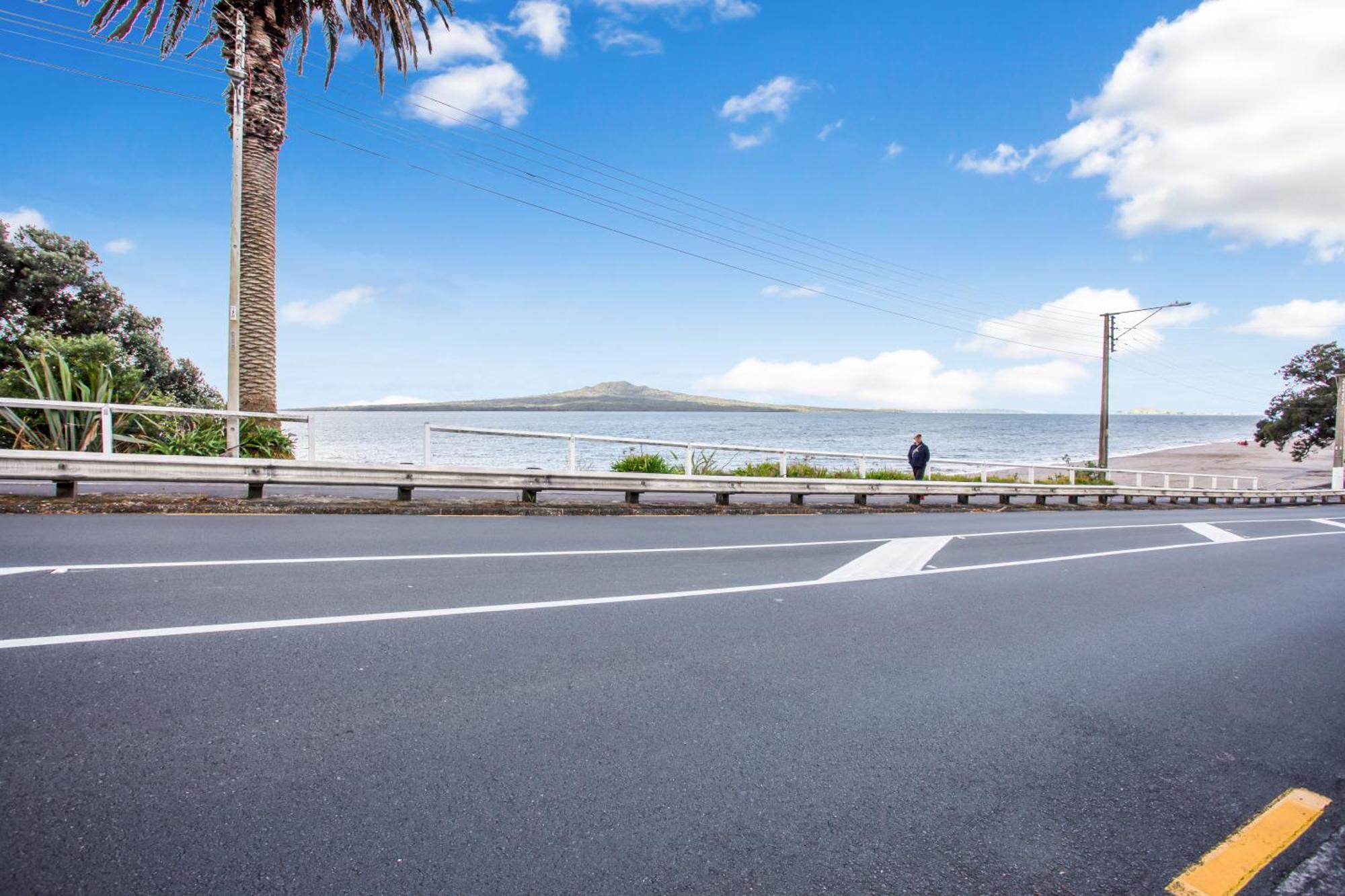 Apartment Seaside Escape Is Close To The