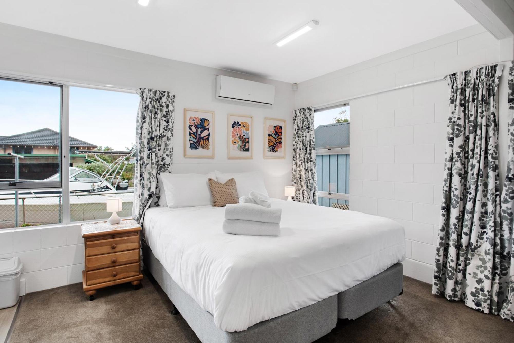 Apartment Seaside Escape Is Close To The *