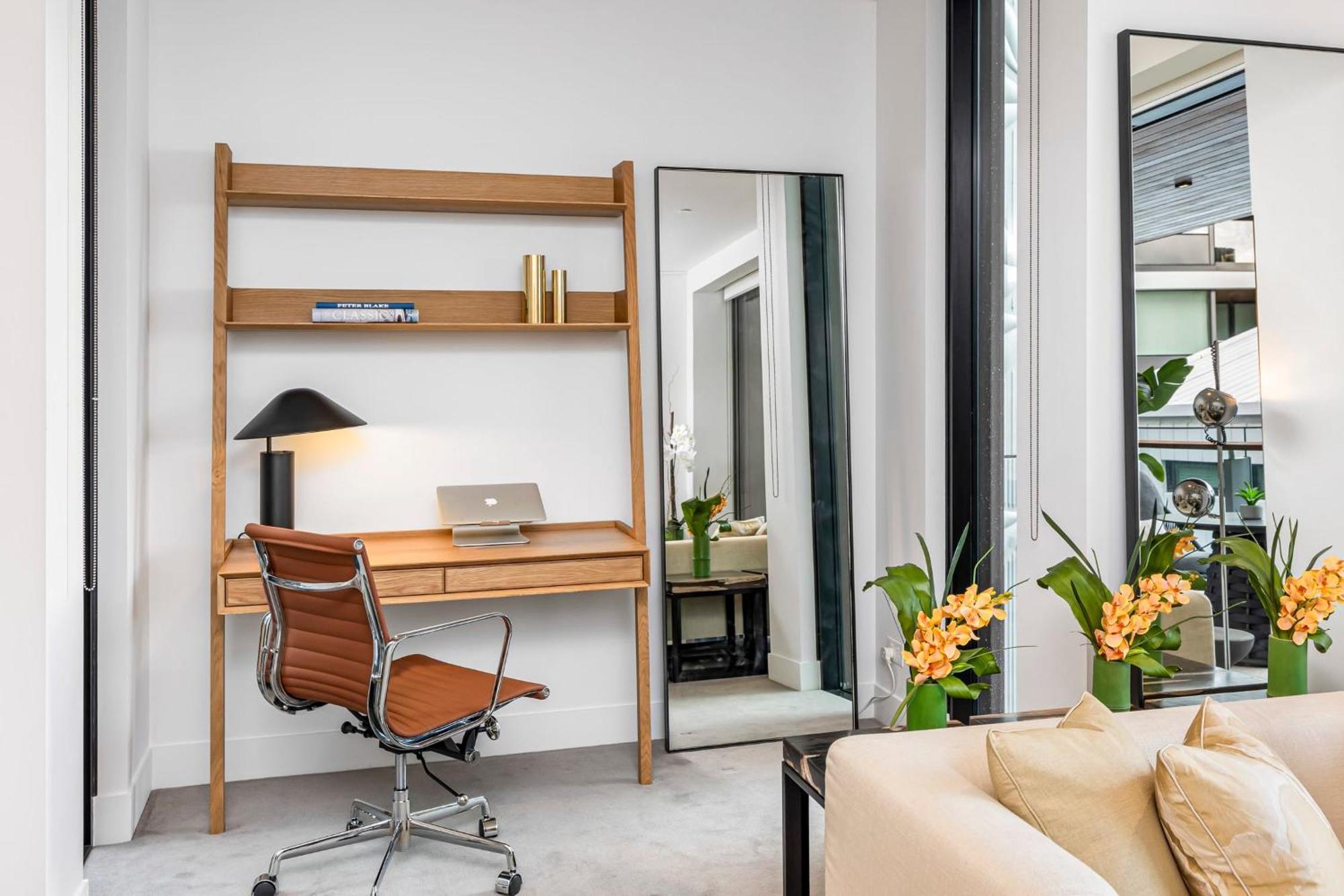 Elegant 1-bd Wynyard Quarter With Carpark *