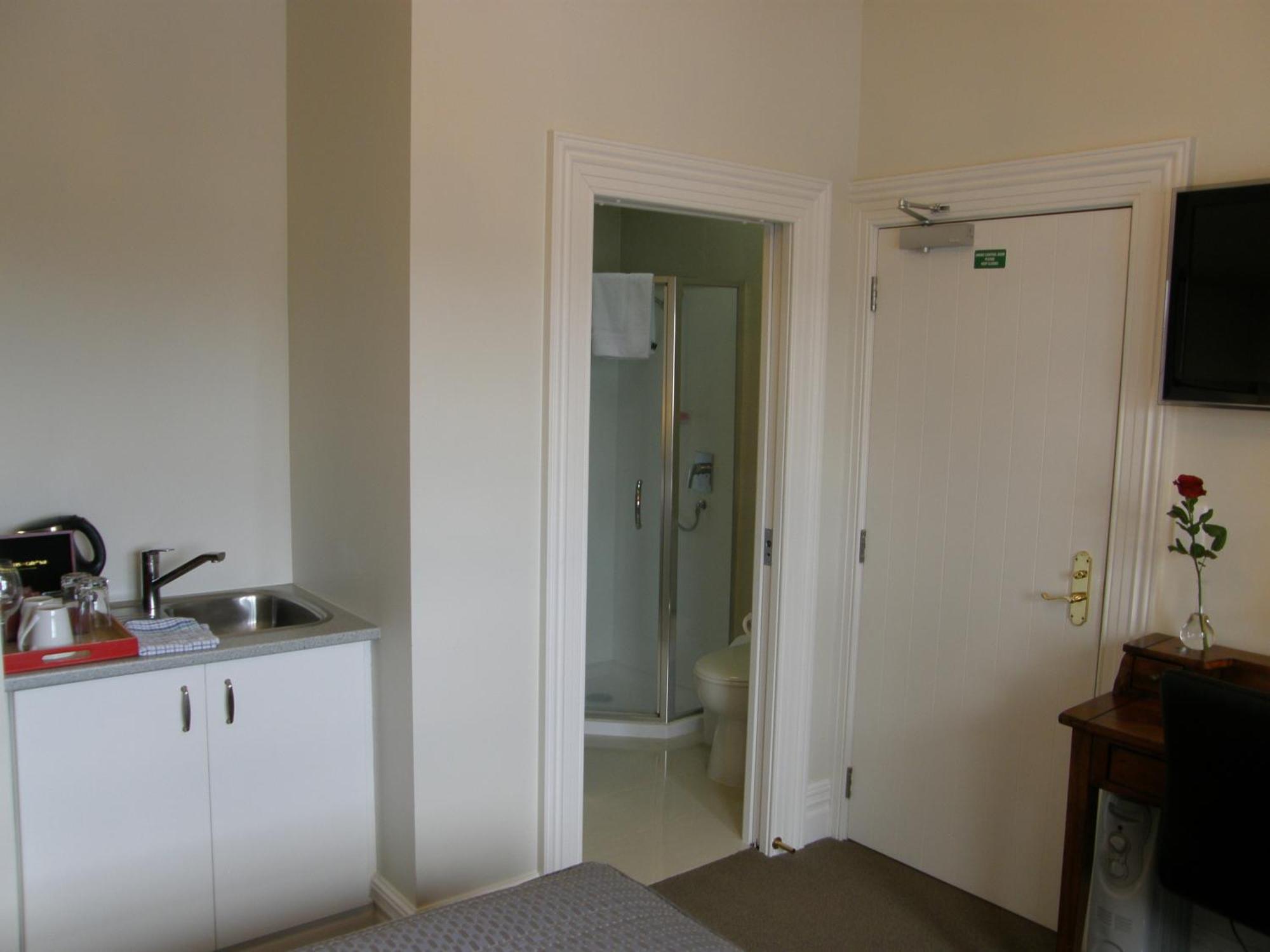 Ponsonby Manor Guest house 4*