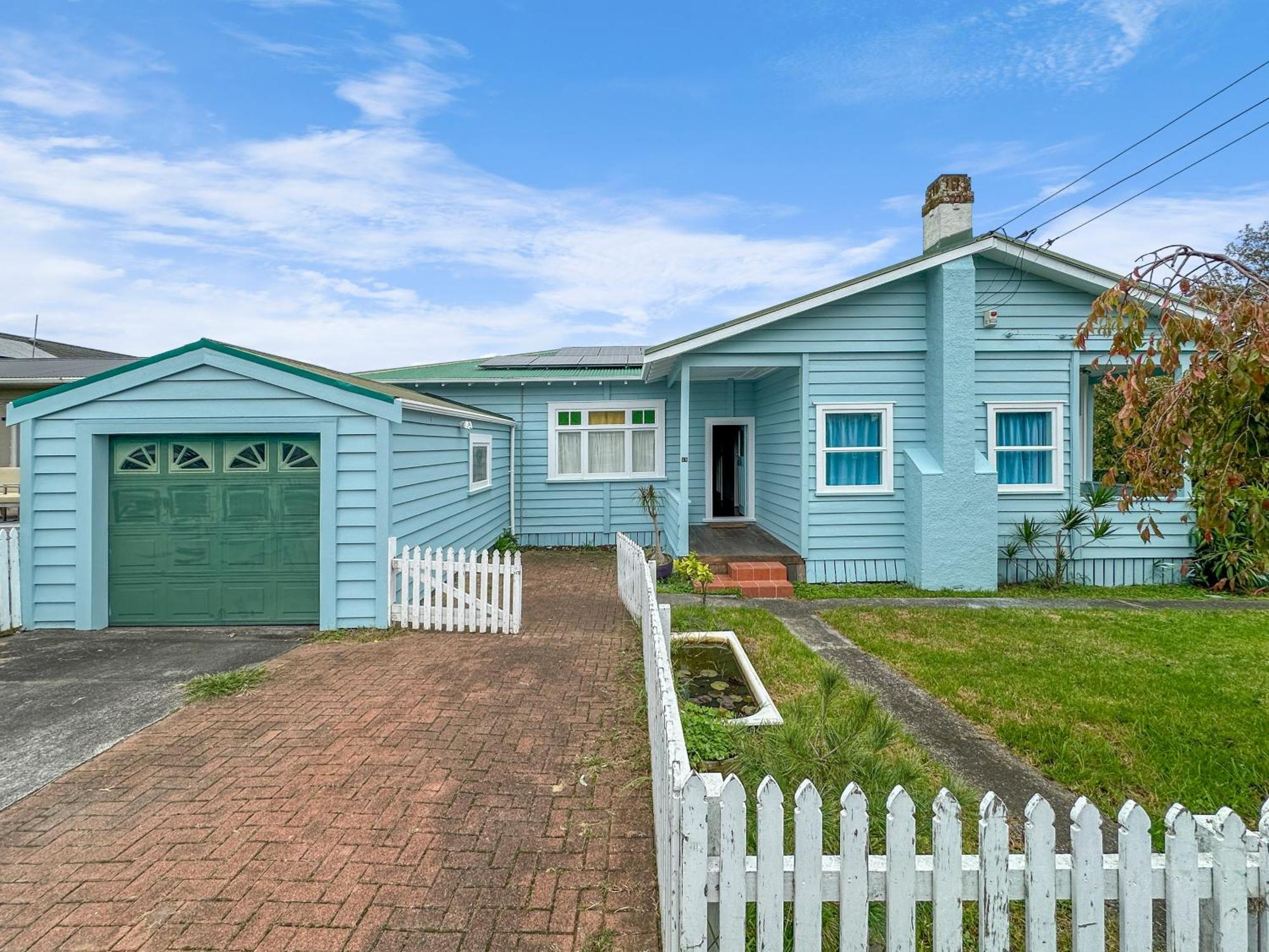 Green Getaway- Unique, 4 Bedroom Bungalow Papakura *
