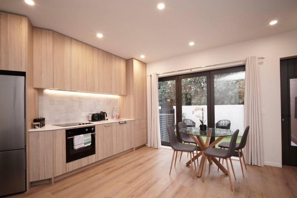 Central Park Stylish Brand New Townhouse, Ellerslie * Auckland