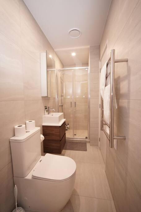 Central Park Stylish Brand New Townhouse, Ellerslie Apartment *