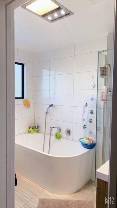 Casa de férias Modern Three Bed Two And A Half Bath With In And Outdoor Flow Study Auckland