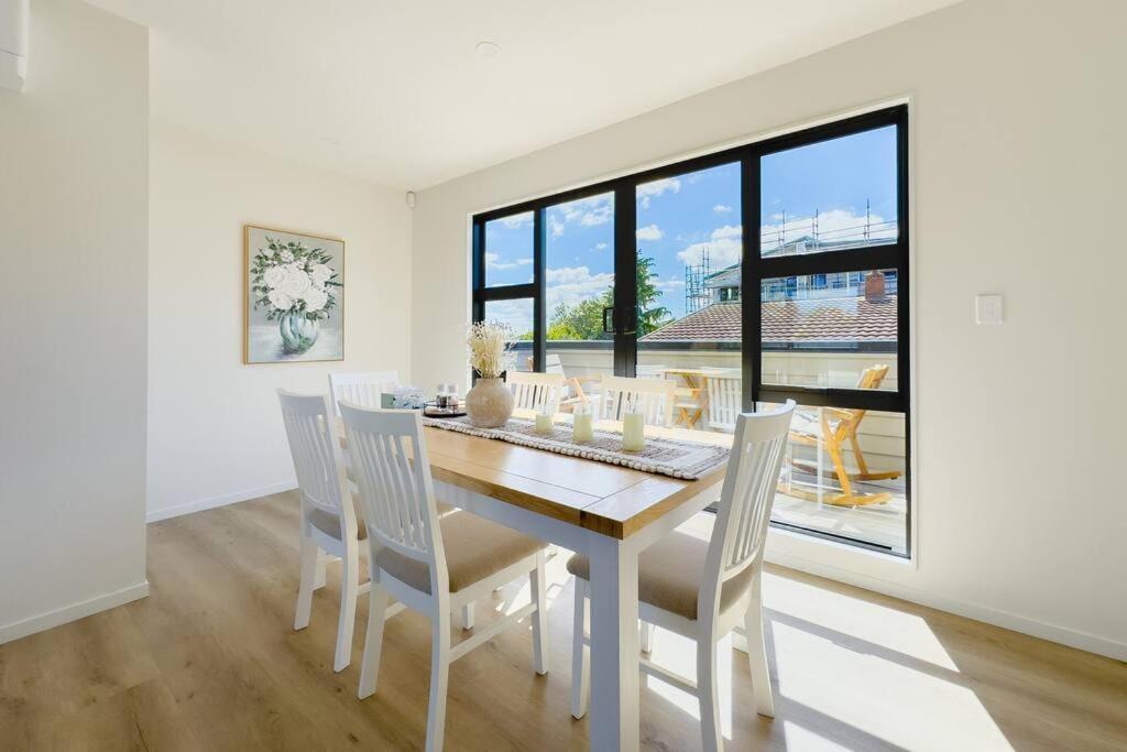 Modern Design Brand New House In Forrest Hill Auckland