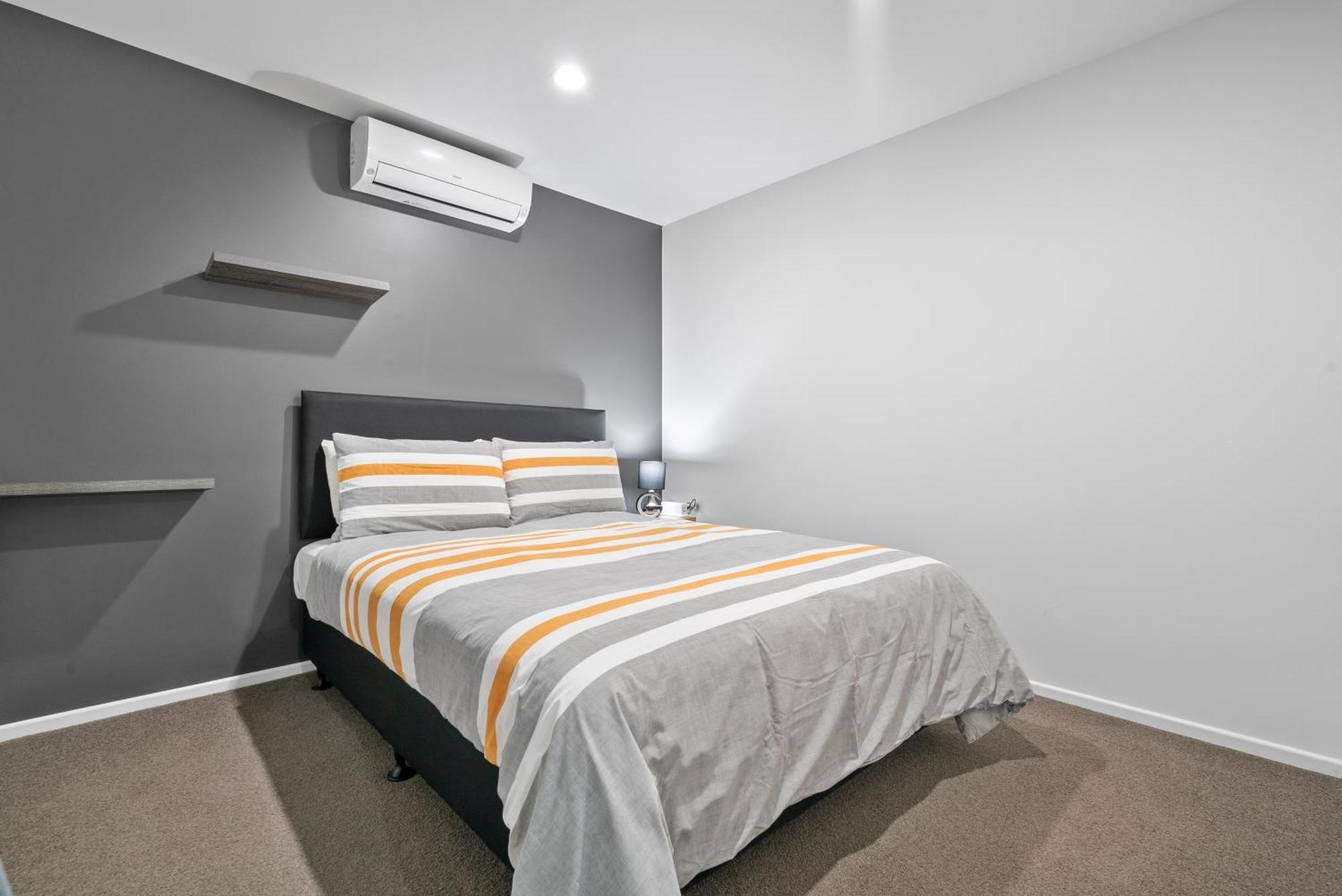 Lux 4 Bedroom In With And Light Breakfast Auckland