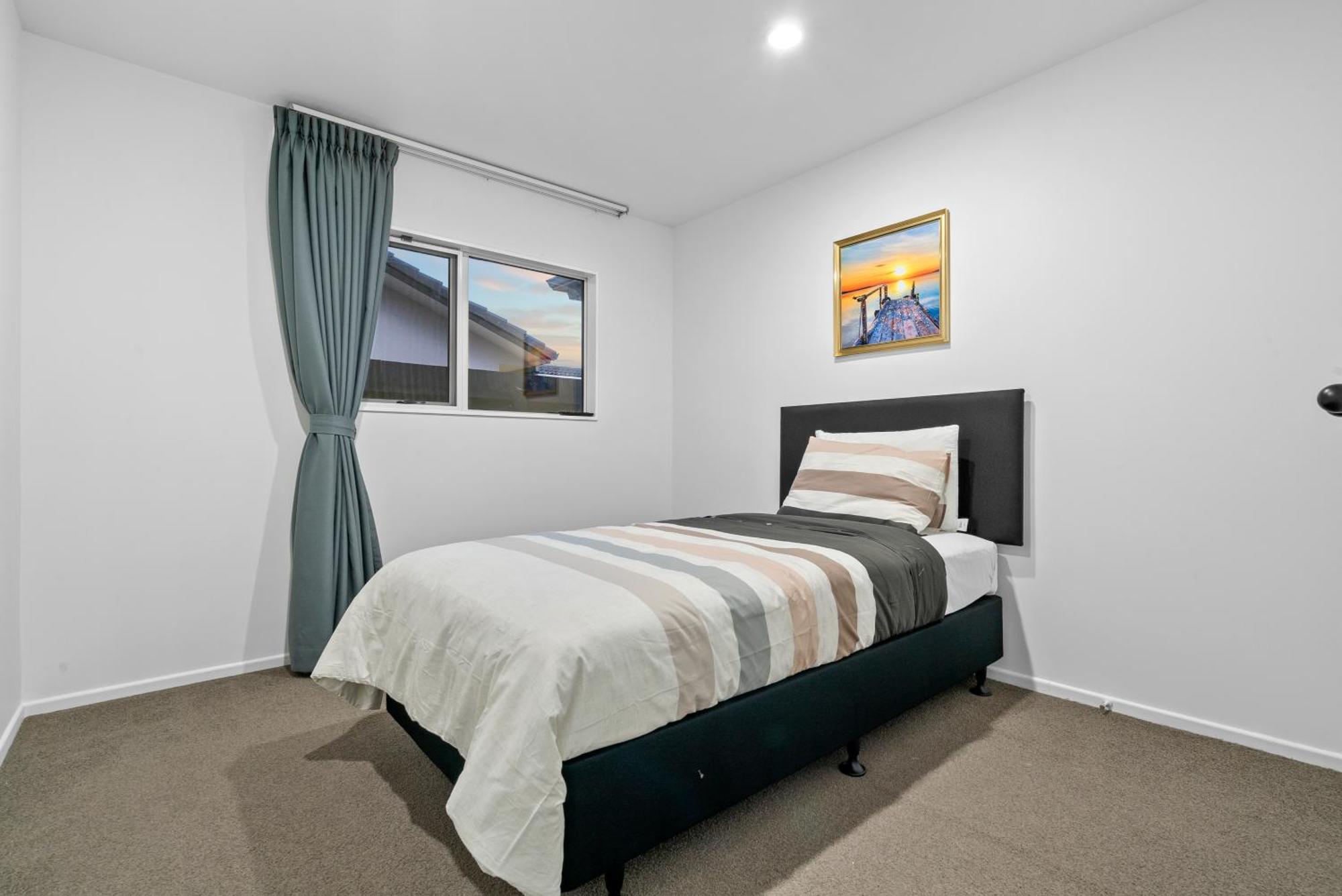 Lux 4 Bedroom In With And Light Breakfast Holiday home