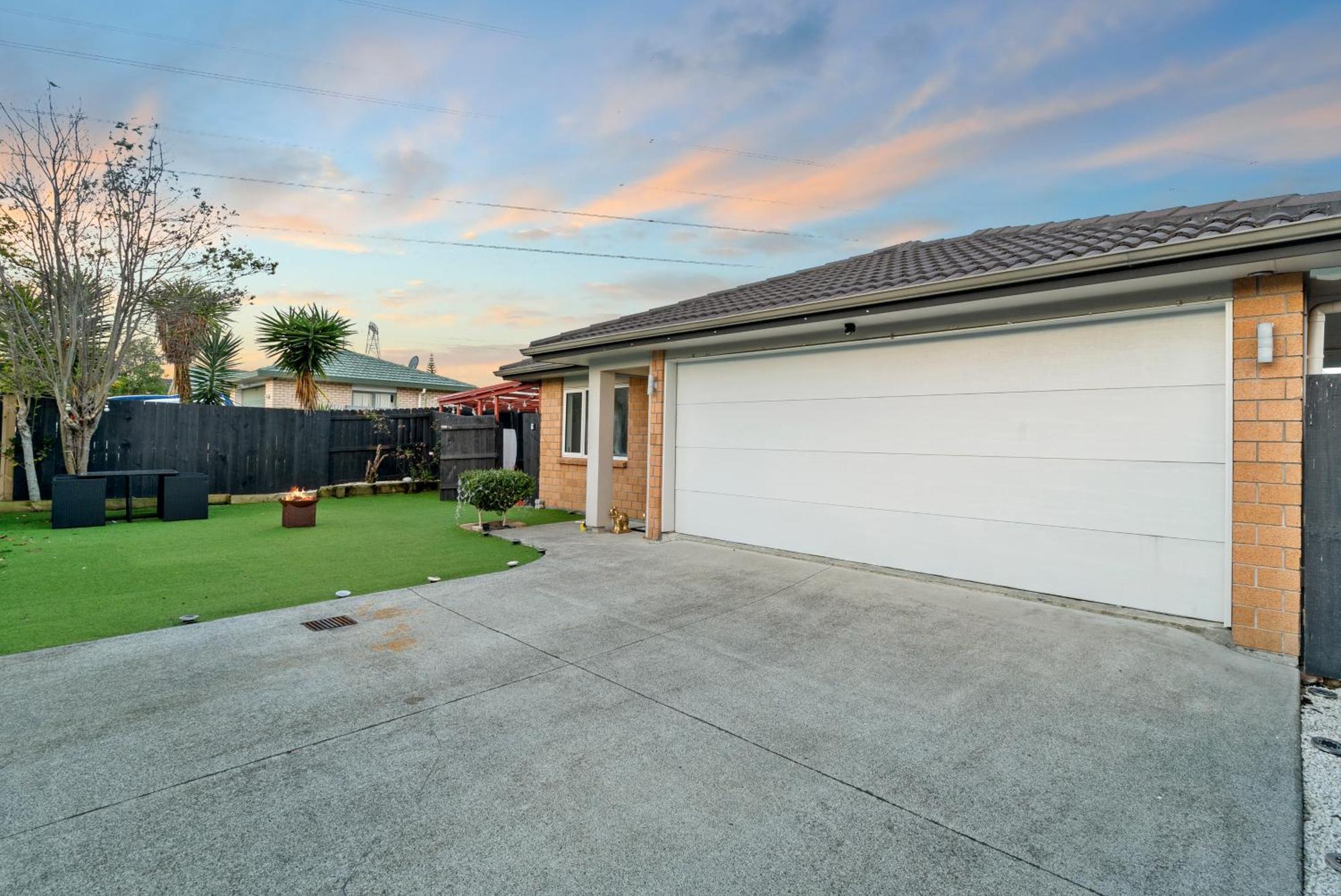 Lux 4 Bedroom In With And Light Breakfast
