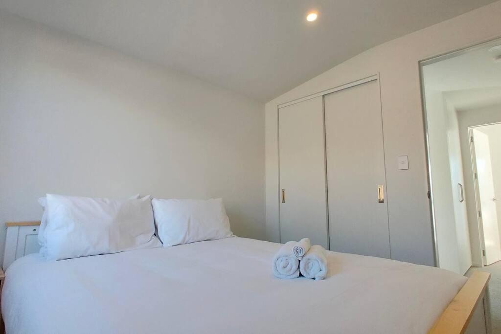 Brand-new Modern Princess In One Tree Hill Holiday home *