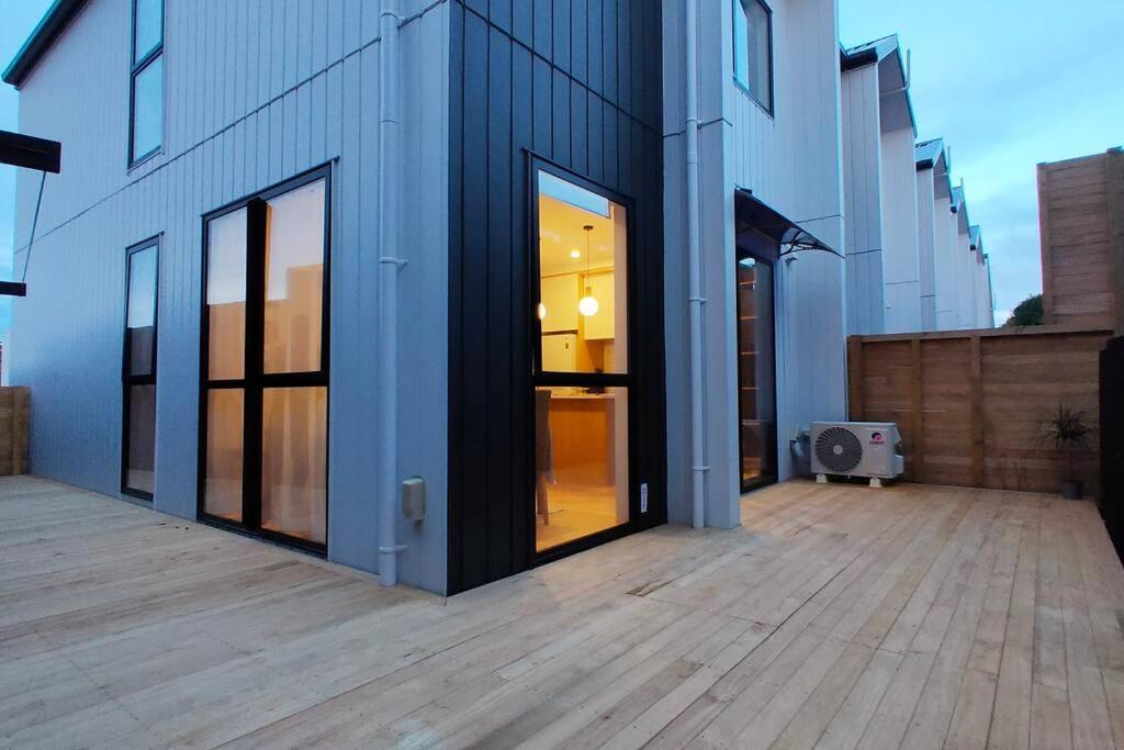 Holiday home Brand-new Modern Princess In One Tree Hill *