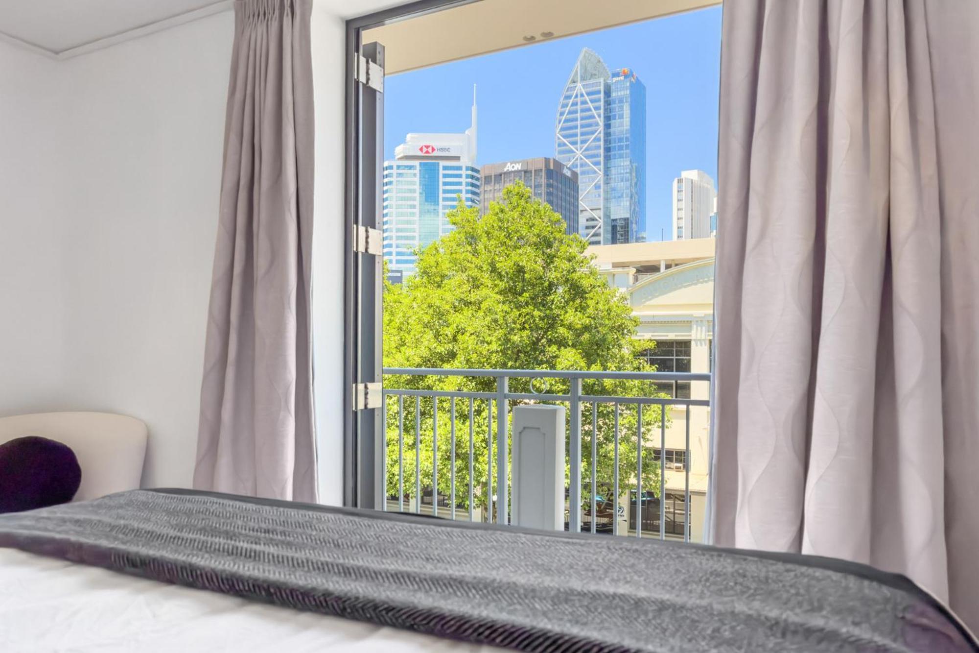 The Parc By Urban Rest Apartment *