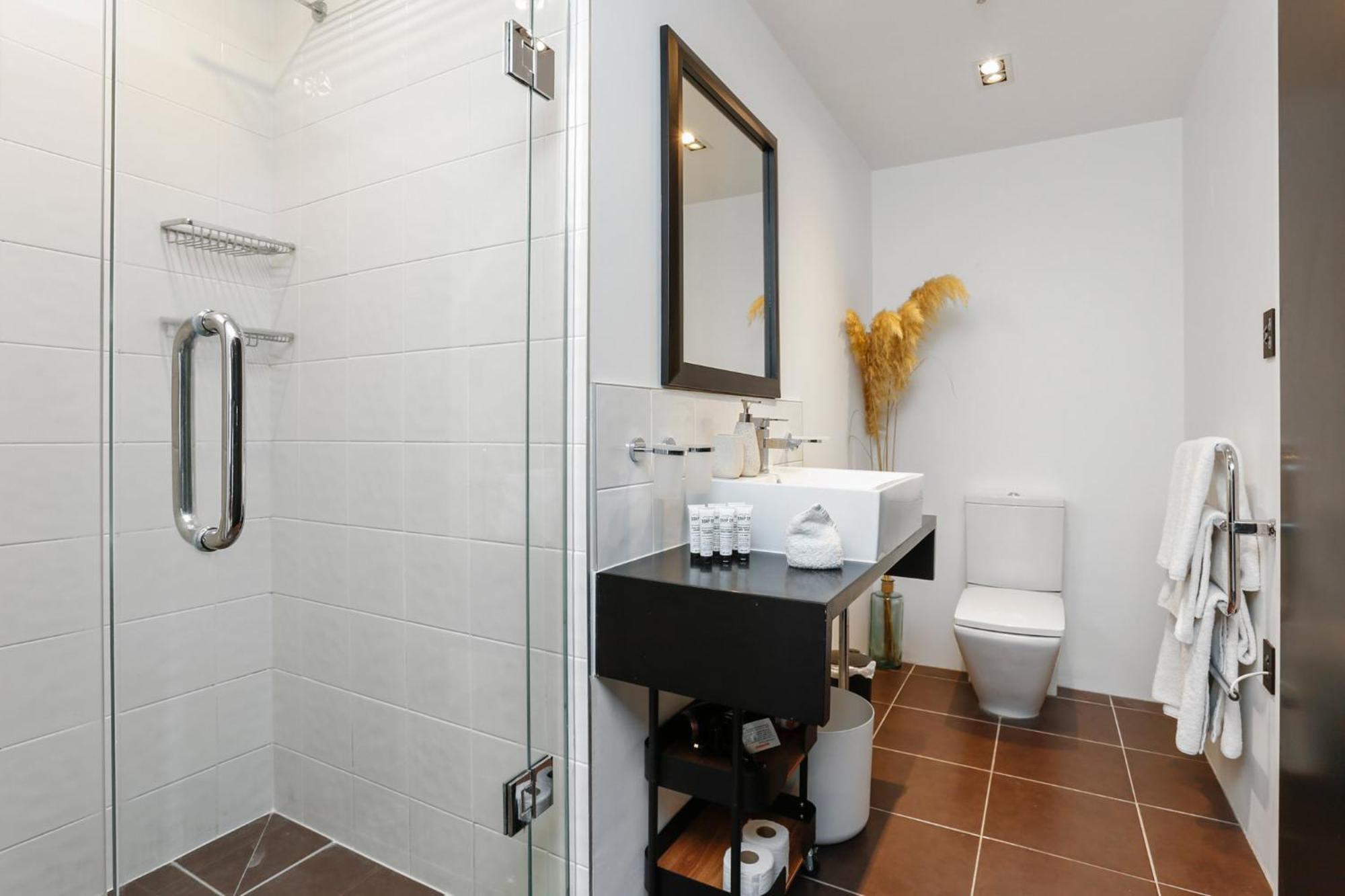 Emily Place By Urban Rest Apartment