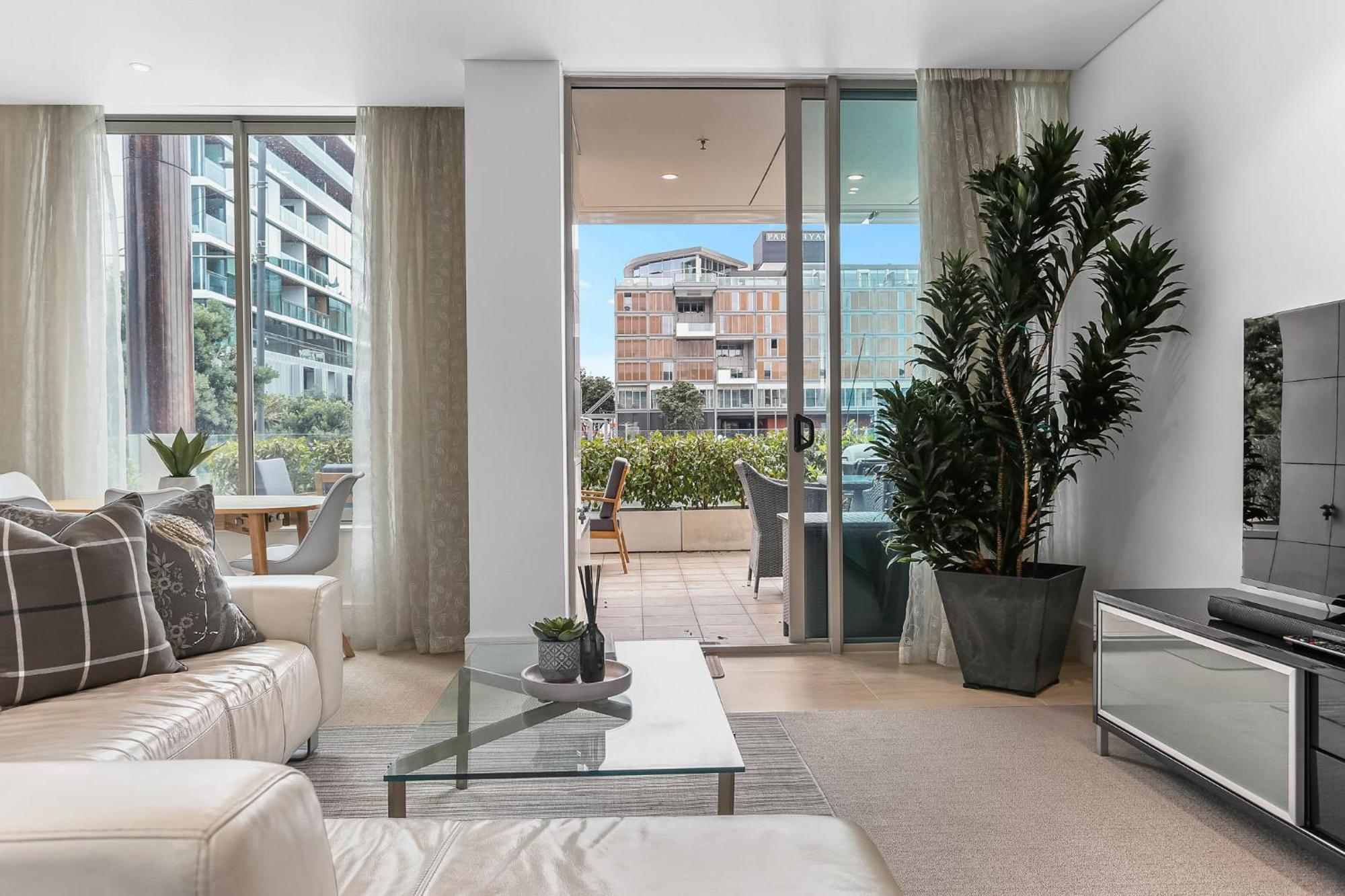 Lighter Quay By Urban Rest * Auckland
