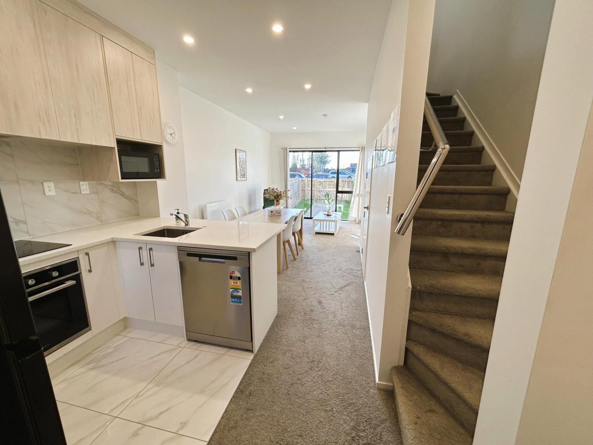 Entire Luxury Cosy Townhouse With Master Bedrooms,10 Min To Airport & Sylvia Park Villa *