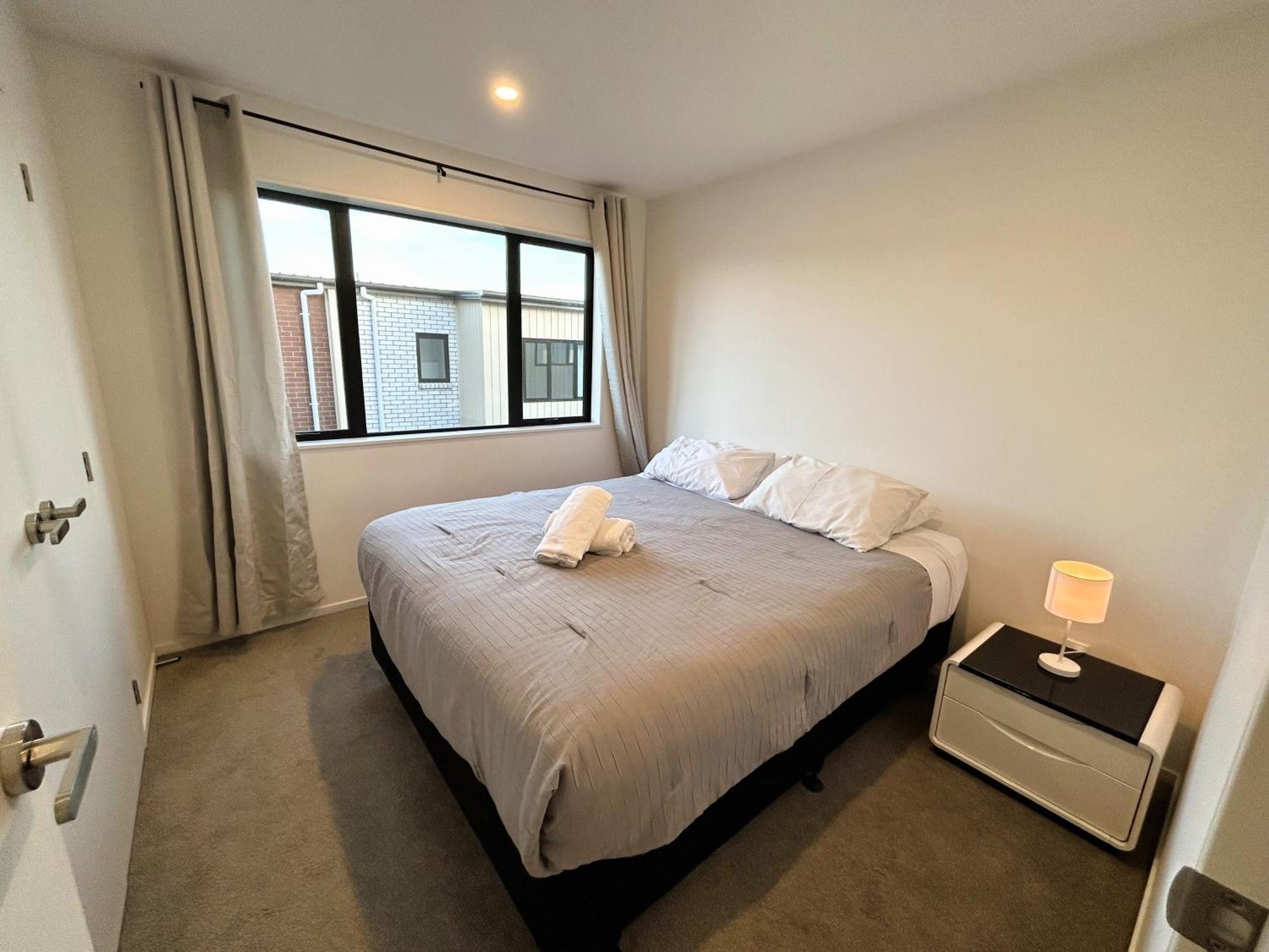 Entire Luxury Cosy Townhouse With Master Bedrooms,10 Min To Airport & Sylvia Park *