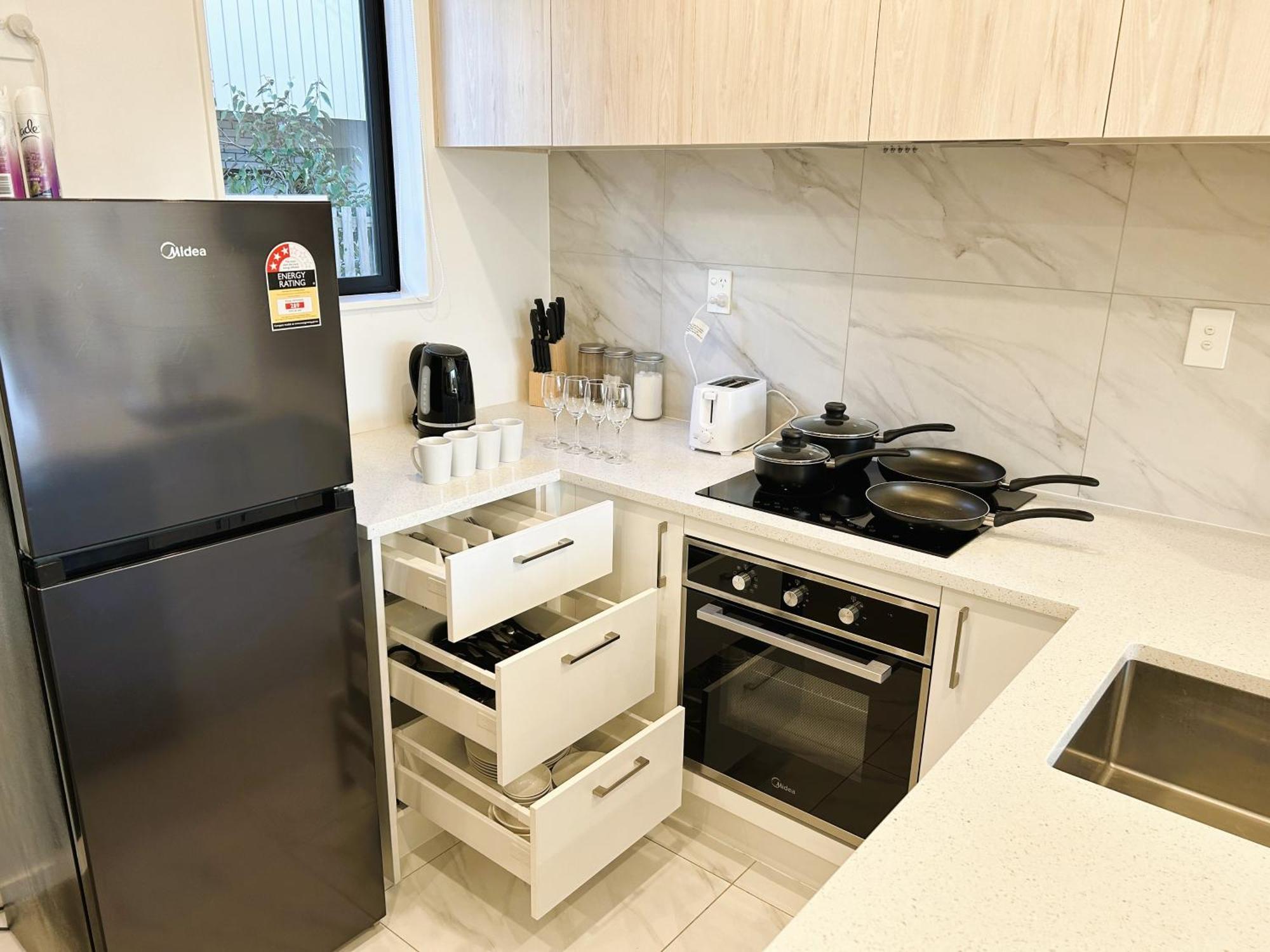 Entire Luxury Cosy Townhouse With Master Bedrooms,10 Min To Airport & Sylvia Park
