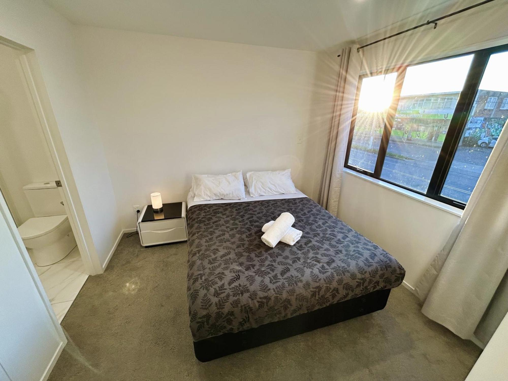 Entire Luxury Cosy Townhouse With Master Bedrooms,10 Min To Airport & Sylvia Park *