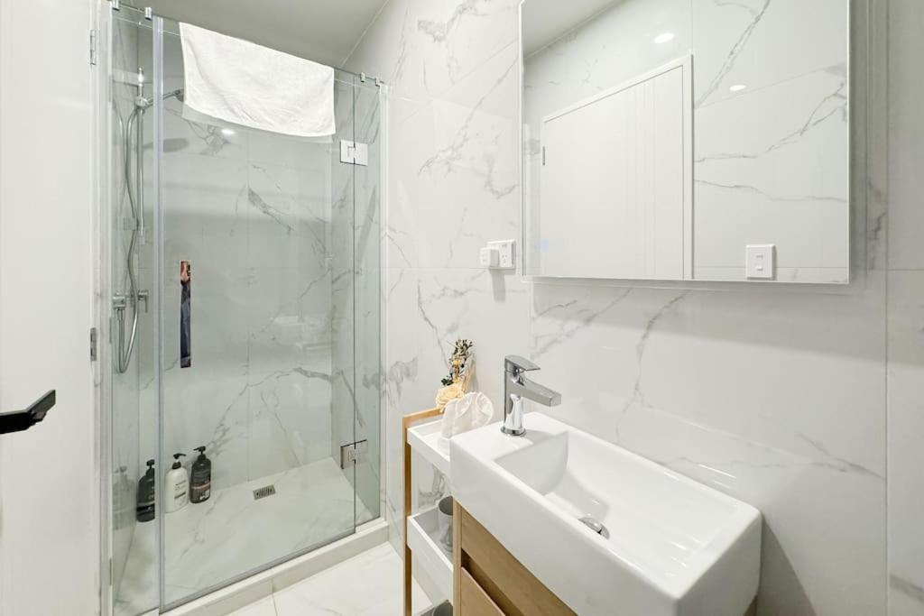 Contemporary Design Four-bedroom Villa Auckland