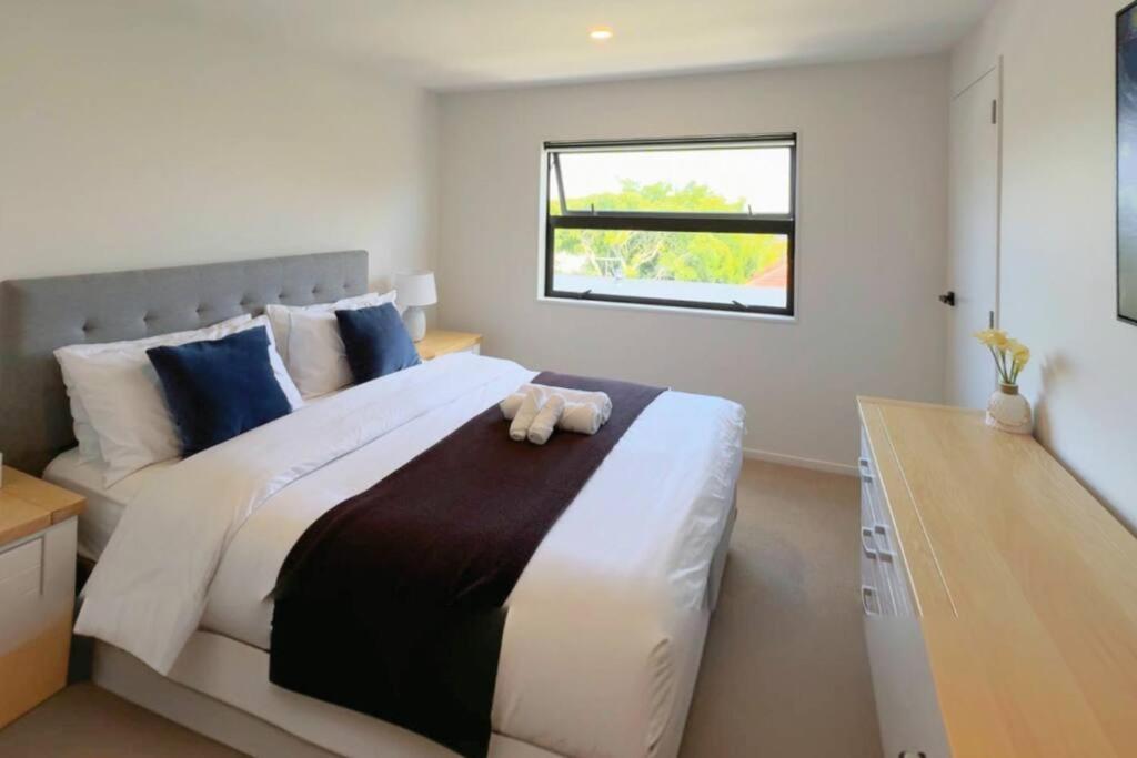 Contemporary Design Four-bedroom Villa Auckland