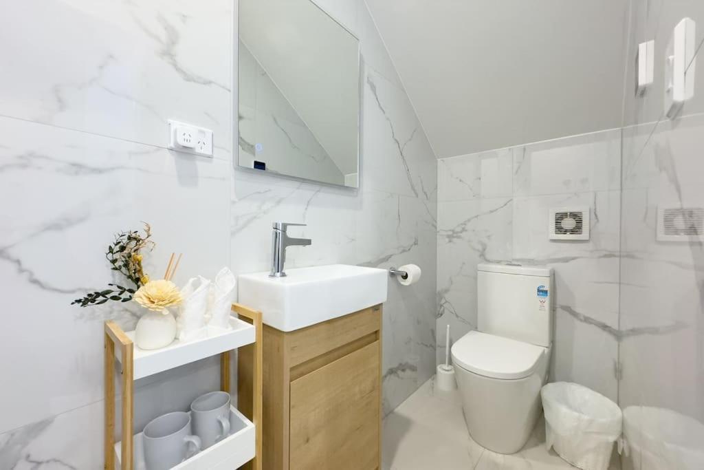 Contemporary Design Four-bedroom * Auckland
