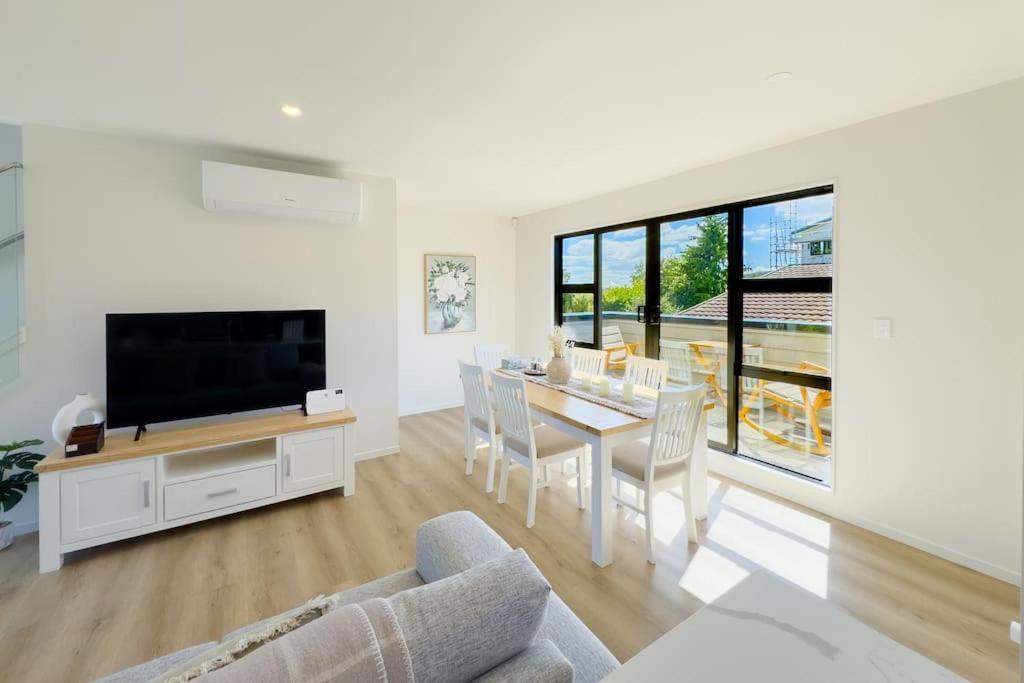 Contemporary Design Four-bedroom Villa *