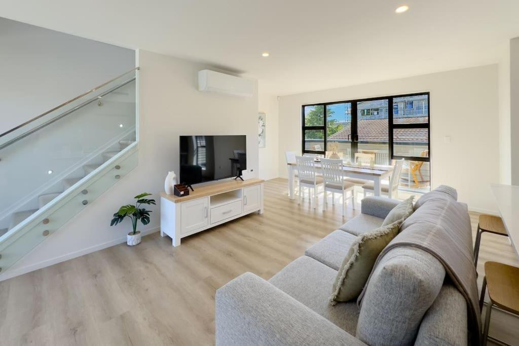 Contemporary Design Four-bedroom Villa Auckland