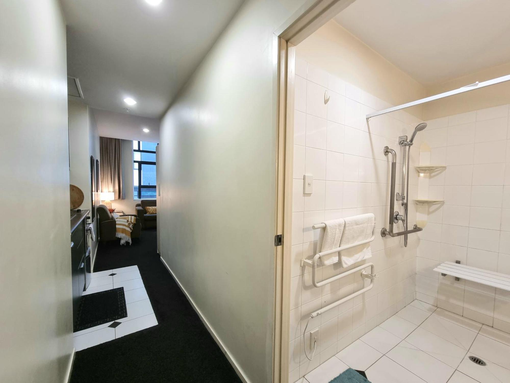 Urban Deco On Queen Street Apartment