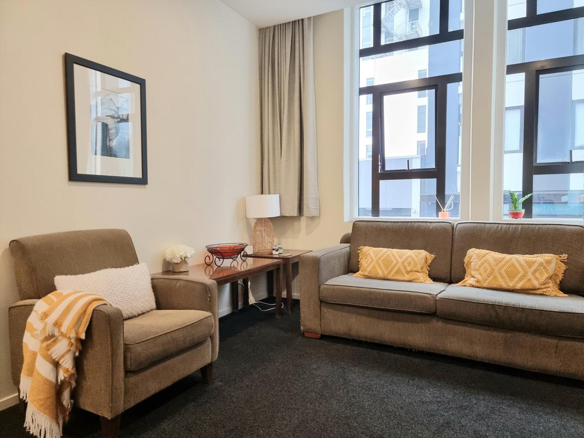 Urban Deco On Queen Street Apartment