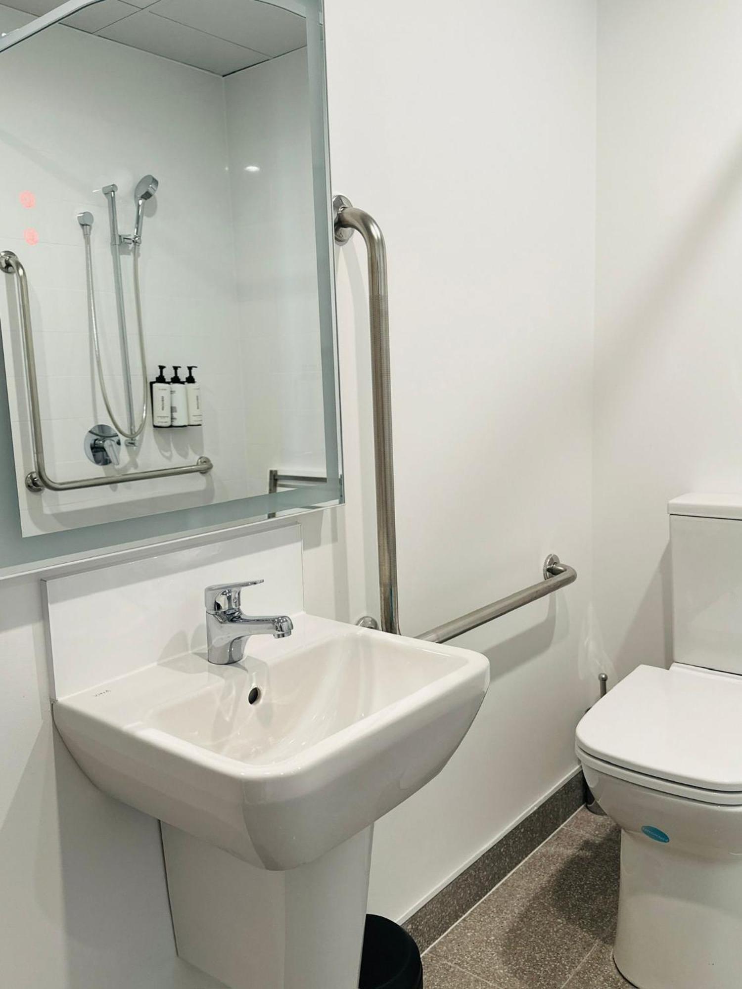 La Quinta By Wyndham Ellerslie Hotel