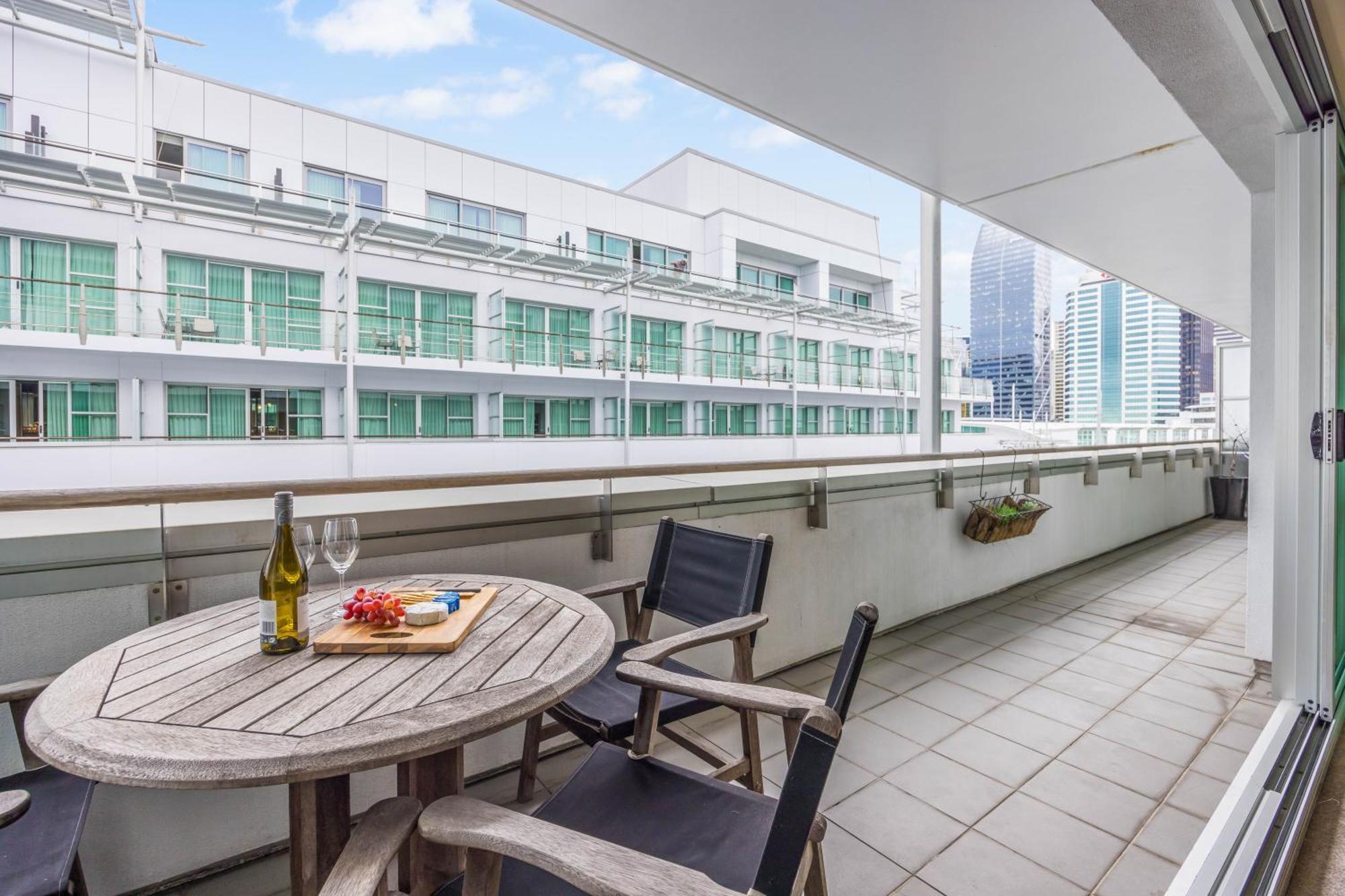 Harbour With Balcony Apartment Auckland
