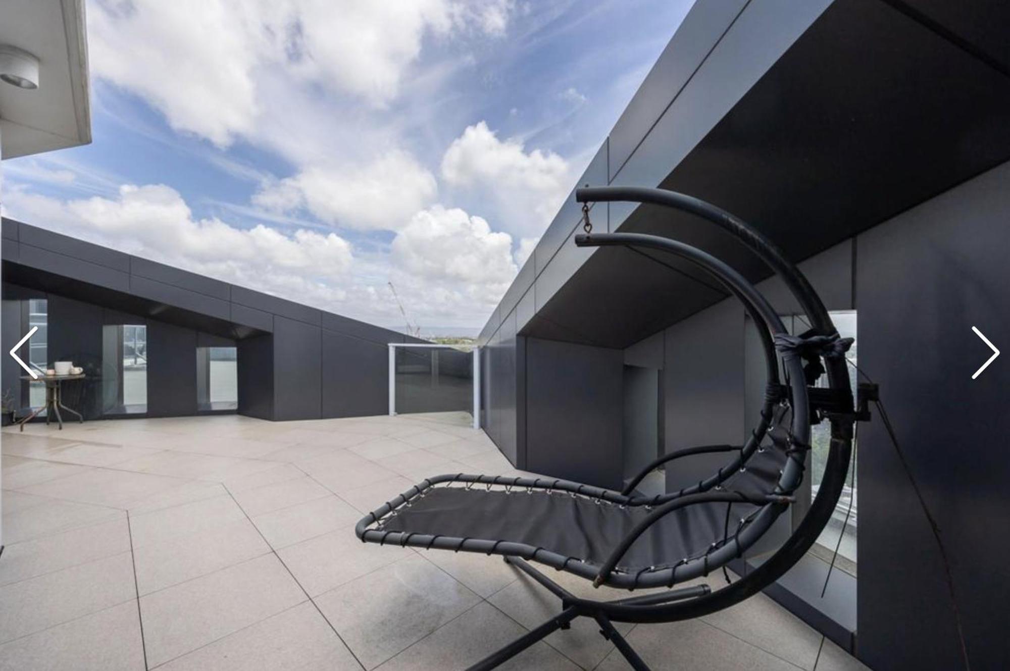 Apartment Stunning 3 Bedroom Penthouse Apt In Cbd