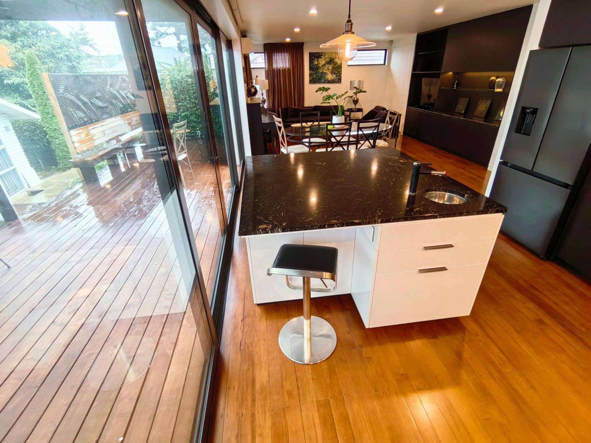 Hot Deal! Sky Stars Garden View Waking To The Close To Centre * Auckland