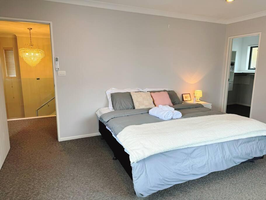 Hillsborough Spacious 3br With Ensuite -12mins Frm Airport *