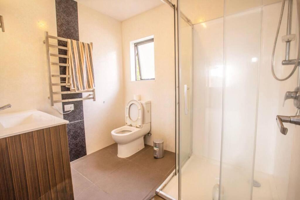 Holiday home Hillsborough Spacious 3br With Ensuite -12mins Frm Airport
