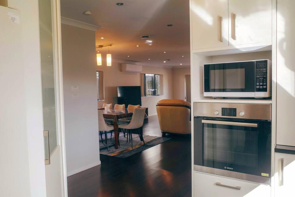 Hillsborough Spacious 3br With Ensuite -12mins Frm Airport Holiday home Auckland