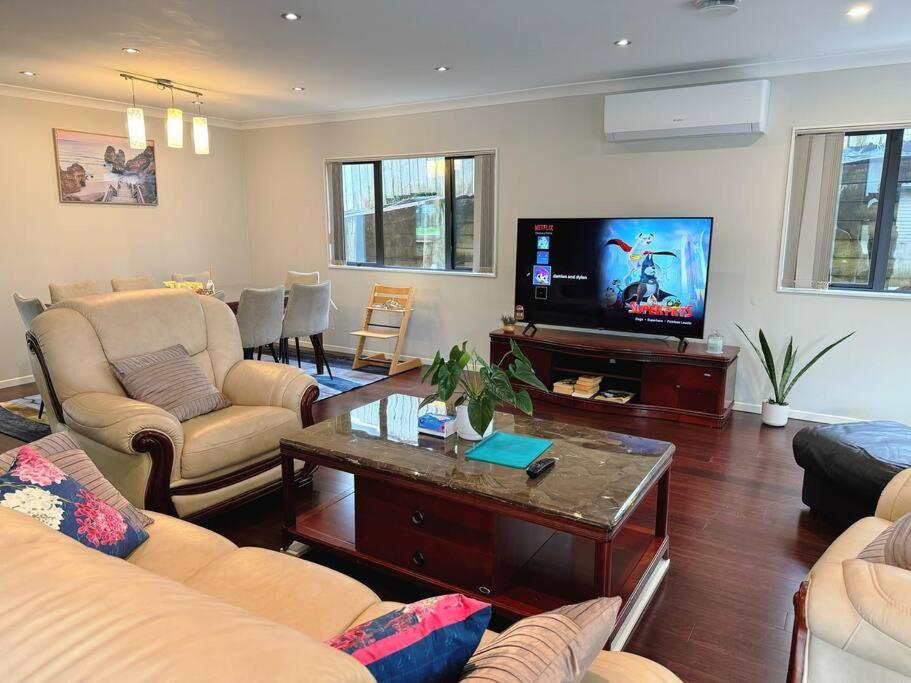 Hillsborough Spacious 3br With Ensuite -12mins Frm Airport Holiday home Auckland