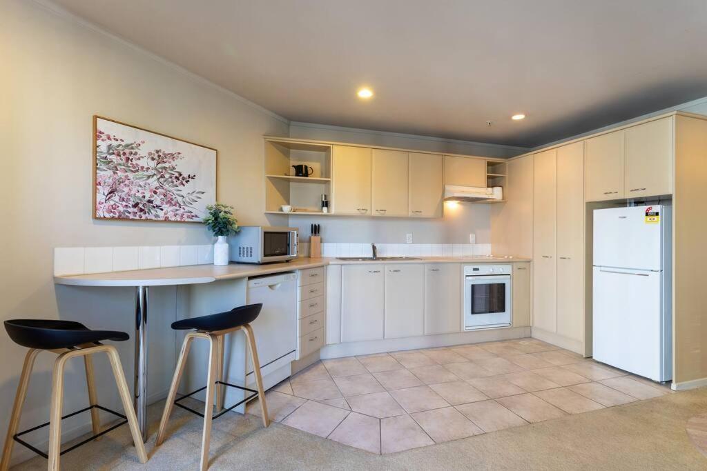 Spacious 1-bedroom Unit In Cbd With Free Parking Apartment