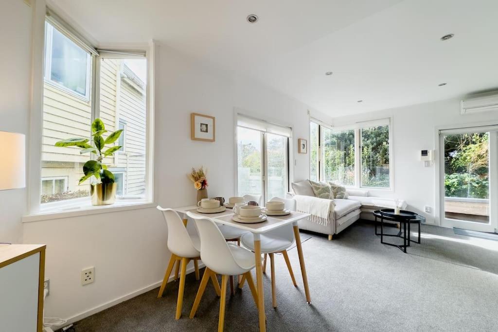 Prime Location With Stunning Harbour Bridge View Villa
