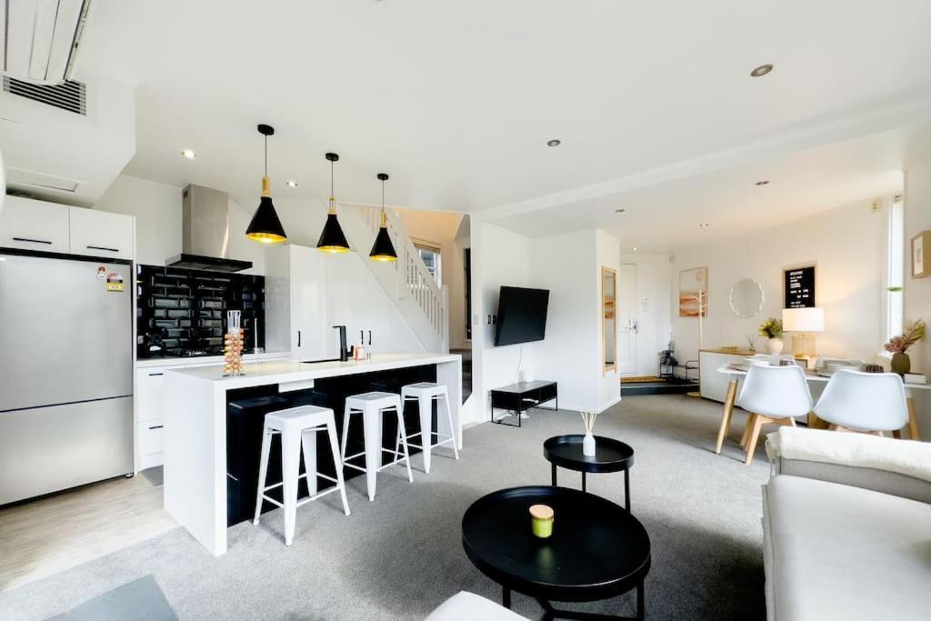 Villa Prime Location With Stunning Harbour Bridge View *